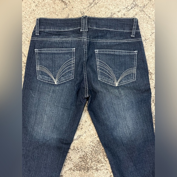 Seductions Jean Capri Pants - Picture 4 of 6